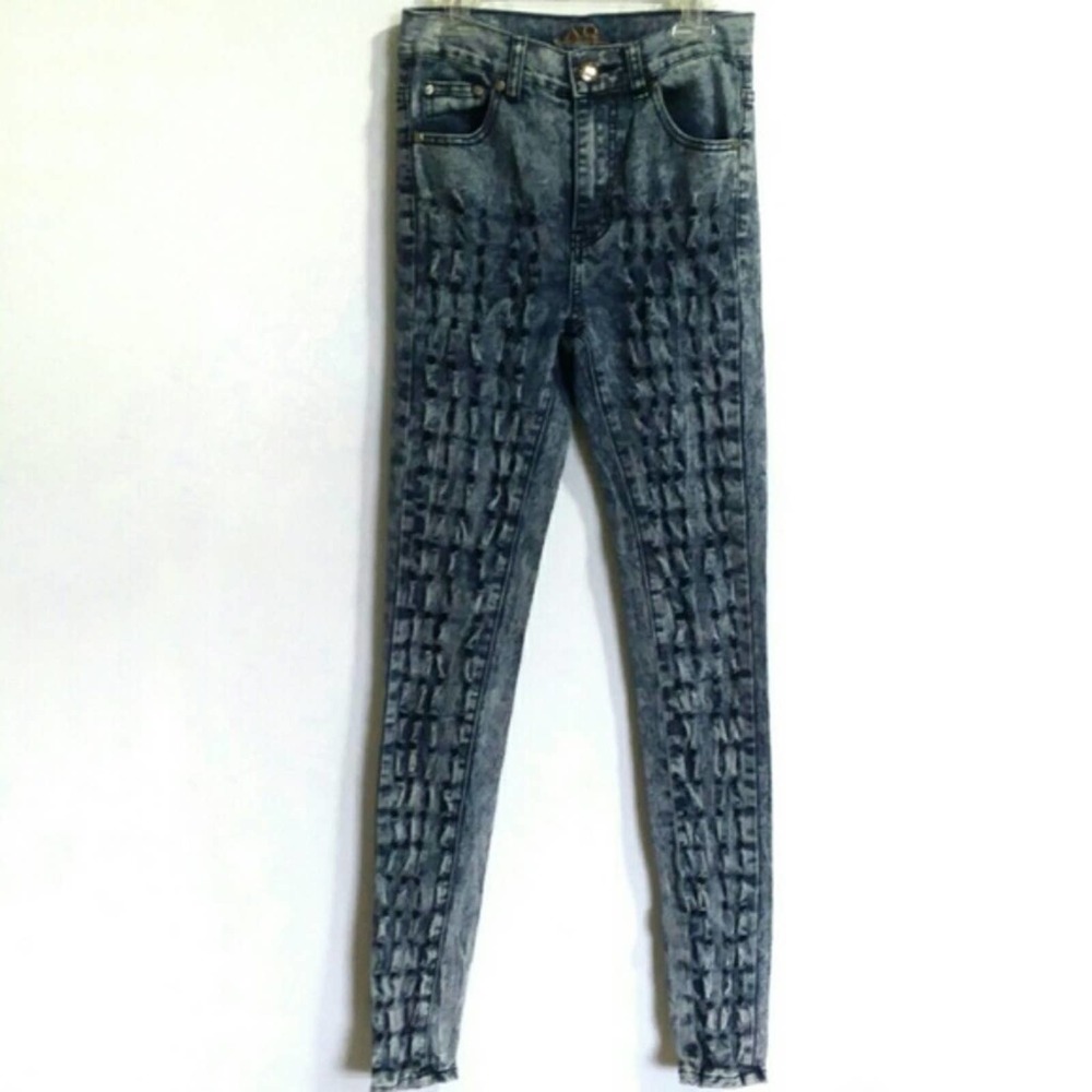 AQ acid wash distressed holes super skinny sz 3